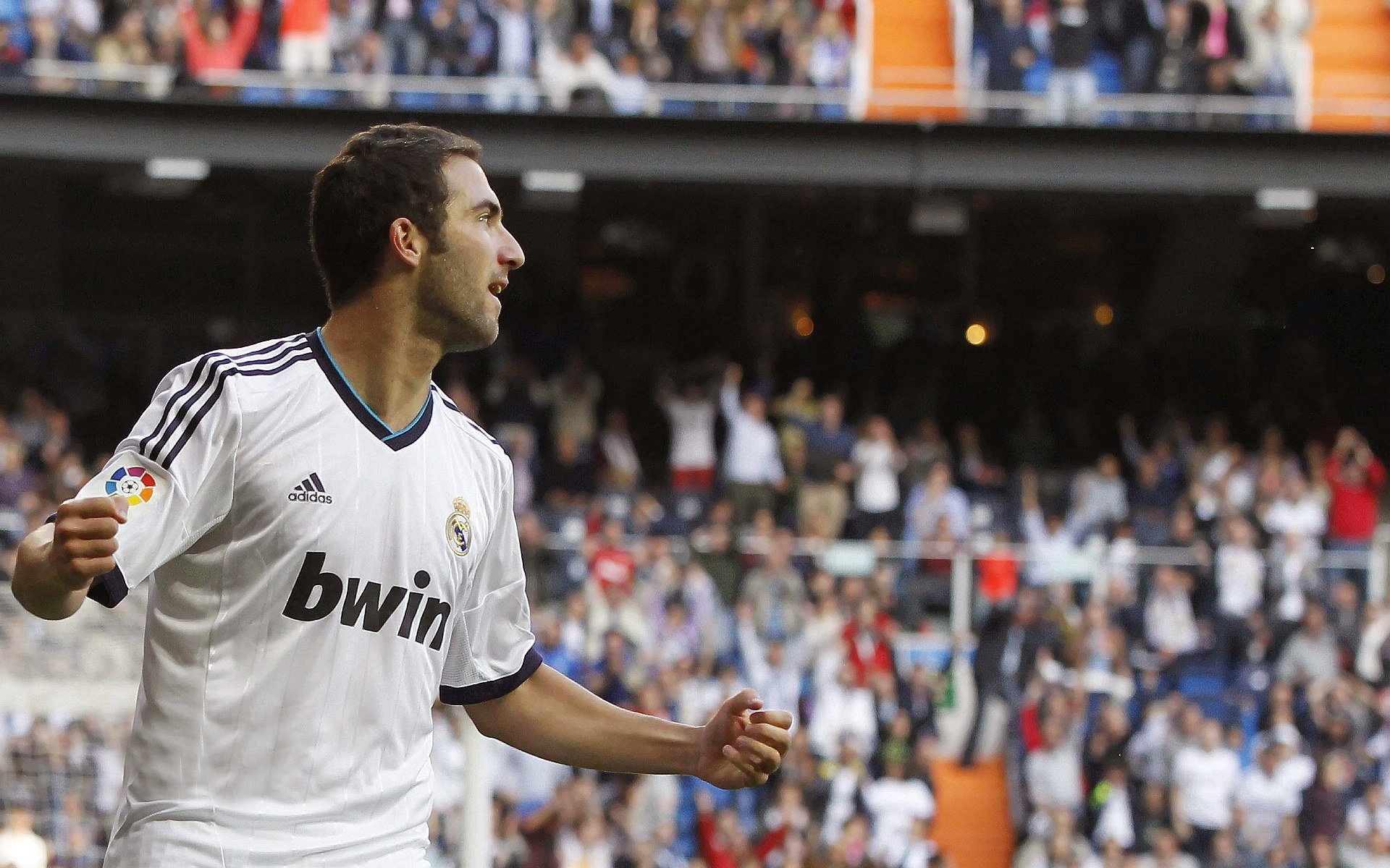 班凯罗季前赛狂轰31+10,雄鹿轻取上海展现冠军底蕴